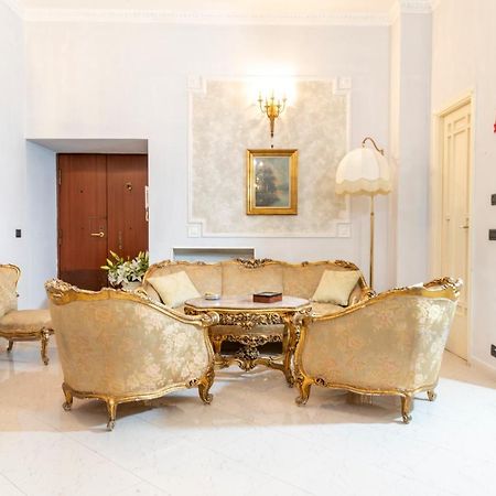 Deluxe Apartment With Garden In Vomero เนเปิลส์ ภายนอก รูปภาพ