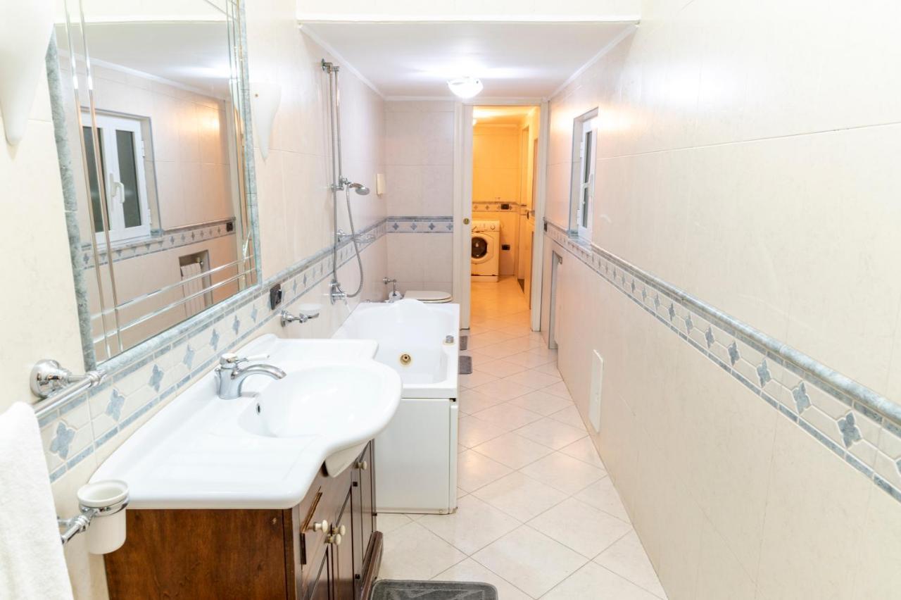 Deluxe Apartment With Garden In Vomero เนเปิลส์ ภายนอก รูปภาพ