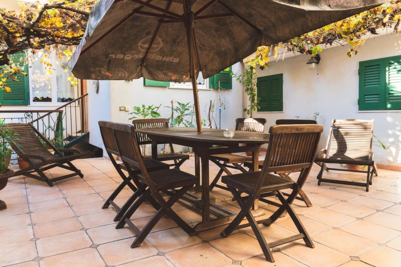 Deluxe Apartment With Garden In Vomero เนเปิลส์ ภายนอก รูปภาพ