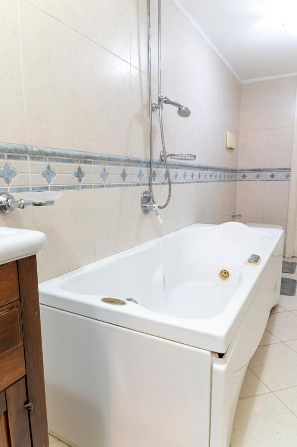 Deluxe Apartment With Garden In Vomero เนเปิลส์ ภายนอก รูปภาพ