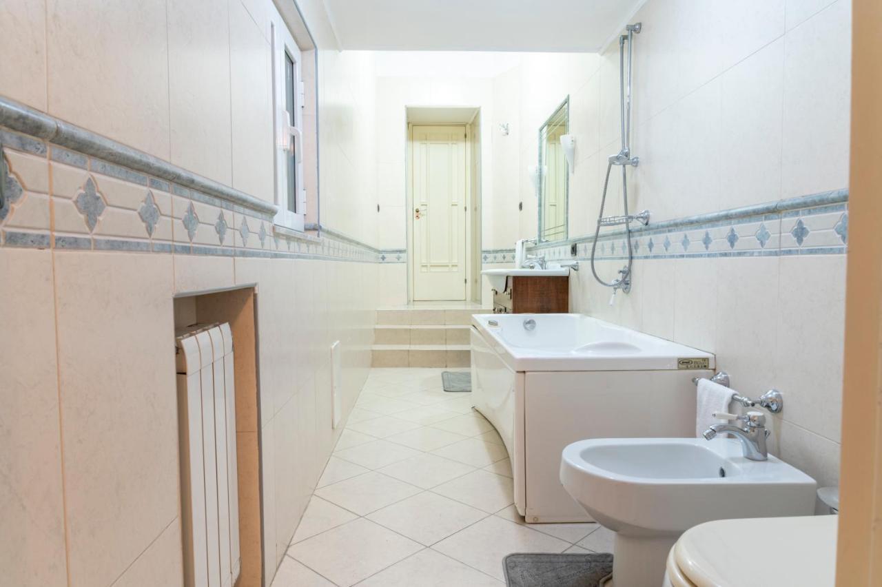 Deluxe Apartment With Garden In Vomero เนเปิลส์ ภายนอก รูปภาพ