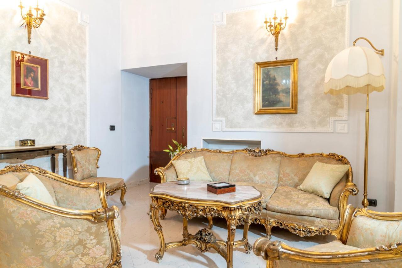 Deluxe Apartment With Garden In Vomero เนเปิลส์ ภายนอก รูปภาพ