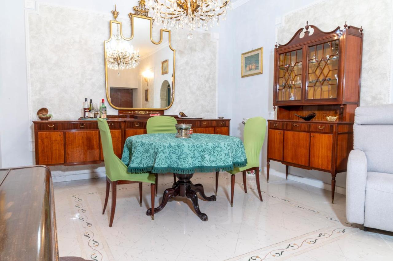 Deluxe Apartment With Garden In Vomero เนเปิลส์ ภายนอก รูปภาพ