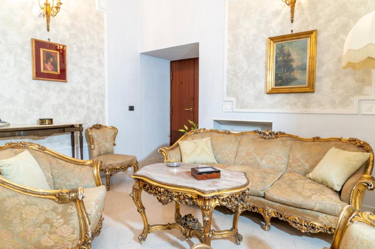 Deluxe Apartment With Garden In Vomero เนเปิลส์ ภายนอก รูปภาพ