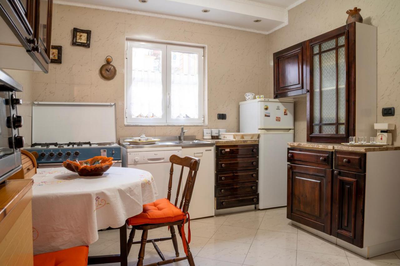 Deluxe Apartment With Garden In Vomero เนเปิลส์ ภายนอก รูปภาพ