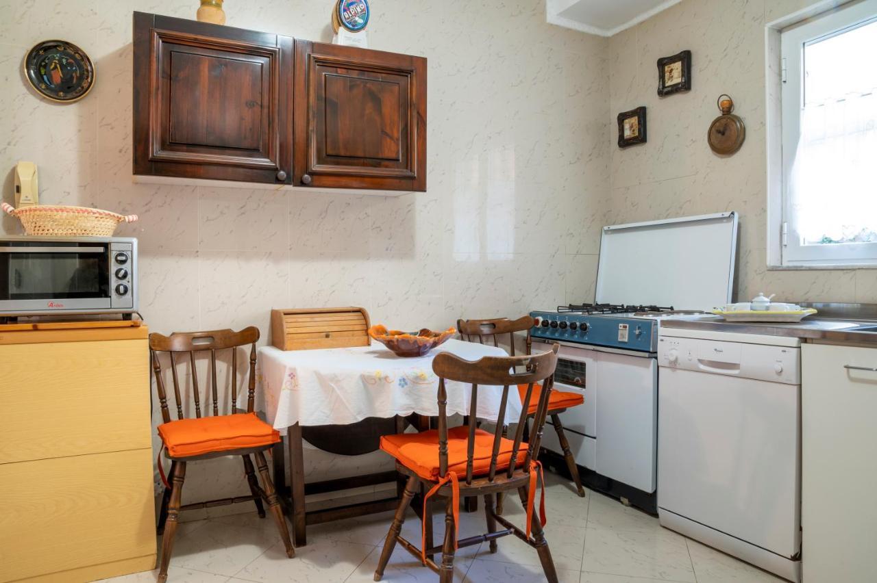 Deluxe Apartment With Garden In Vomero เนเปิลส์ ภายนอก รูปภาพ